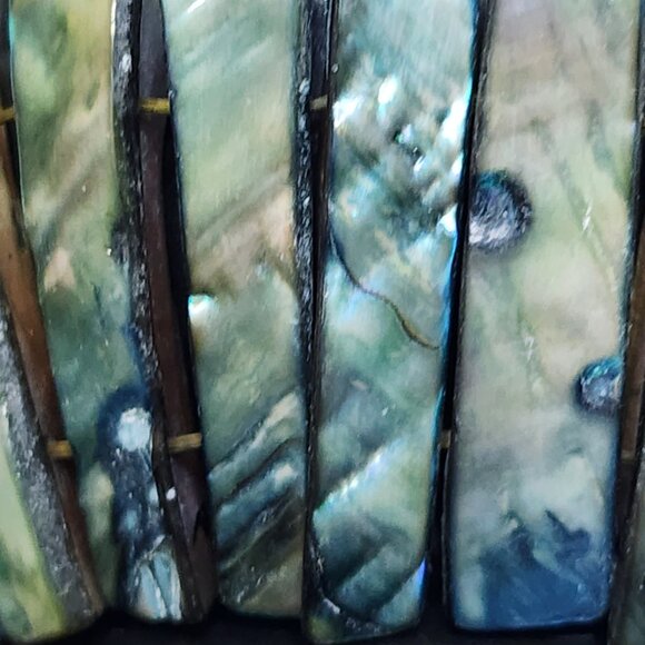 Vintage 1970s Hippie Boho 6" Genuine Mother of Pearl on Elastic Stretch Bracelet - Picture 8 of 16